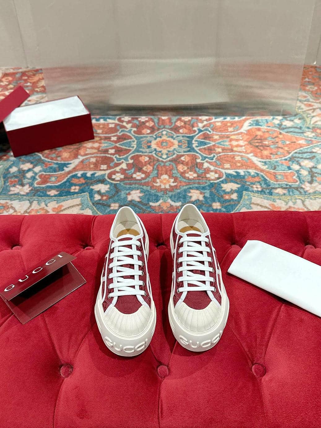 001 Sneaker